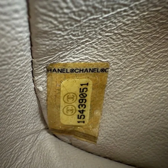 CHANEL Classic Jumbo Double Flap Bag – Ivory Quilted Lambskin - Picture 8 of 9